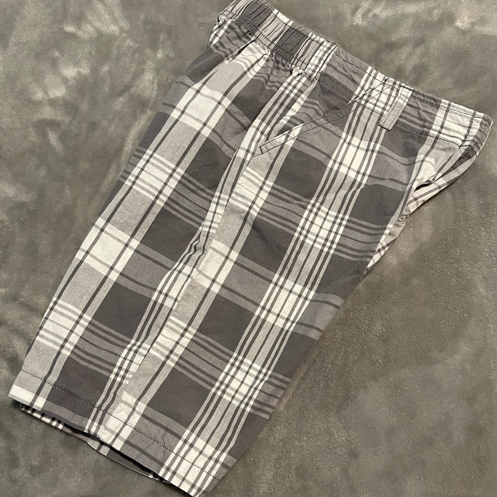 365 Kids From Garanimals Size 7 Boy Short in Gray